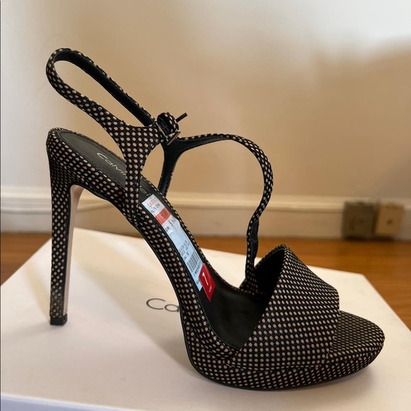 This Calvin Klein‘s shoes despite high hill very comfortable. - Picture 3 of 4